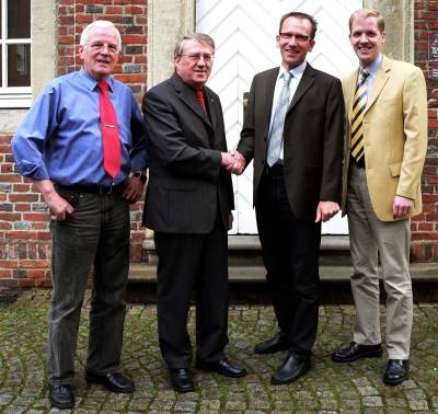 Bei der Neuwahl des CDU-Fraktionsvorstandes wurde Hartmut Rulle zum Vorsitzenden und ich zu seinem Stellvertreter gewhlt. Hier 