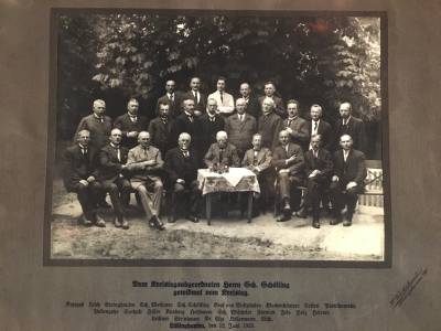 Mein Urgrovater, Franz Schulze Pellengahr aus Ascheberg (stehend 1. von links,) am 12. Juni 1925 als Mitglied des Kreistages von Ldinghausen mit Landrat Otto Graf von Westphalen