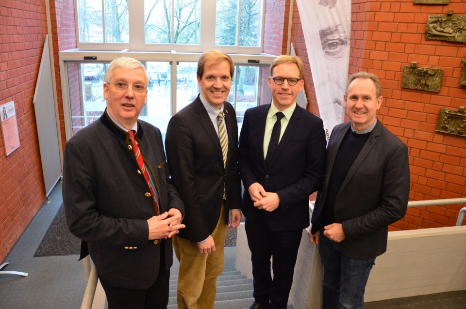 Kreisdirektor Joachim L. Gilbeau, Landrat Dr. Christian Schulze Pellengahr, Marc Henrichmann MdB und Dr. Jrgen Grner (v.l.n.r.; Aufnahme: Kreis Coesfeld, Christoph Hsing)