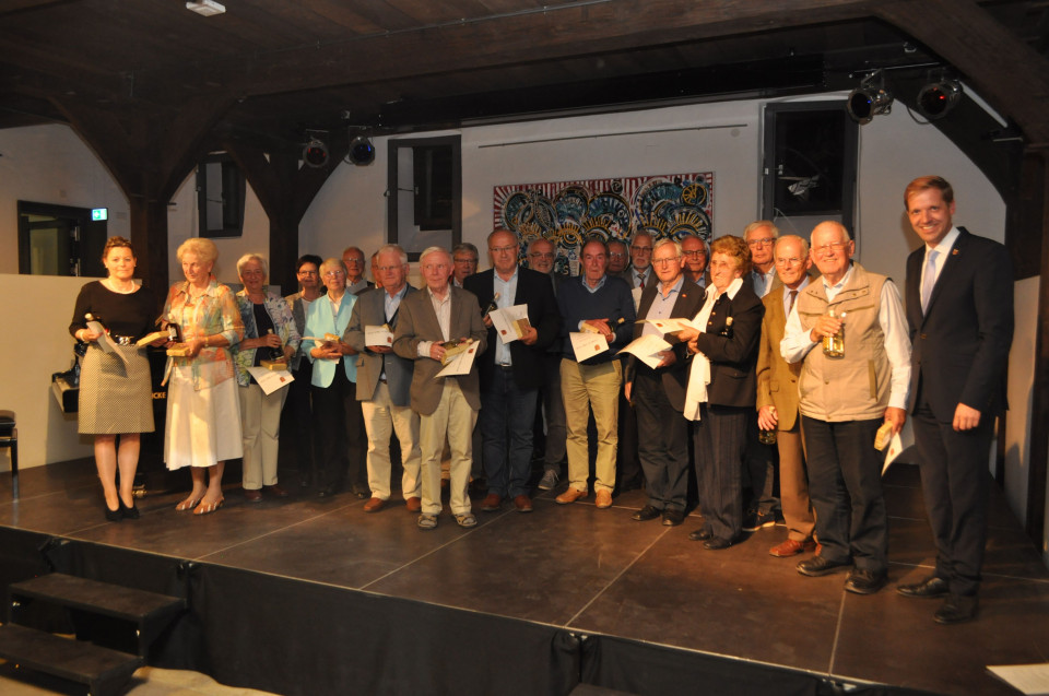 Insgesamt 25 verdiente Ehrenamtliche aus den Heimatvereinen im Kreis Coesfeld ehrte jetzt Landrat Dr. Christan Schulze Pellengahr  stellvertretend auch viele weitere engagierte Mitglieder