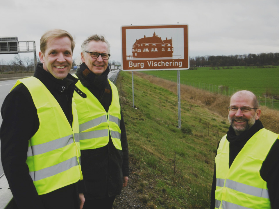 Landrat Dr. Christian Schulze Pellengahr, Kulturdezernent Detlef Schtt und Abteilungsleiter Gregor Twilling an der A 1 (v.l.n.r.; Aufnahme: Kreis Coesfeld, Michael Wiechert)