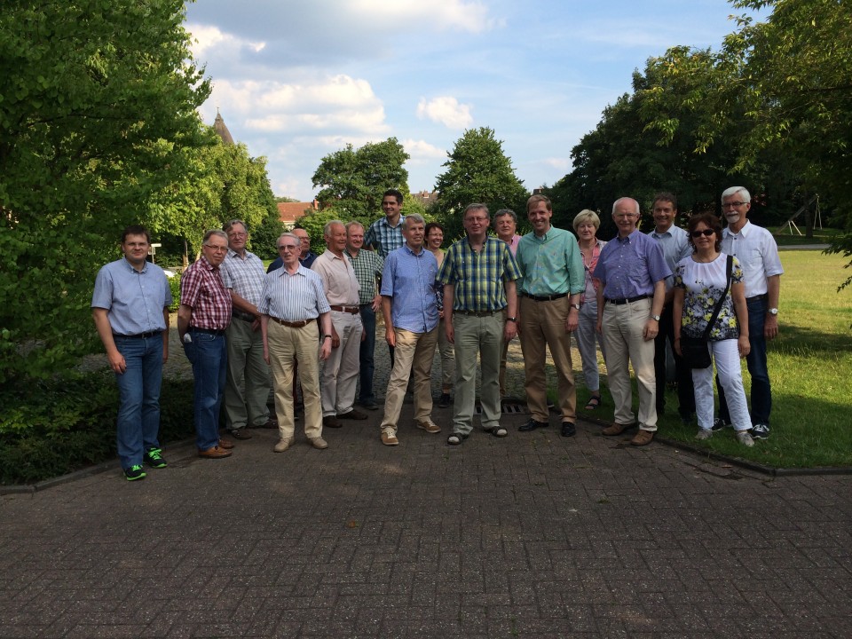 Eine interessierte Gruppe war der Einladung der CDU Lette zu einer Ortsbegehung gefolgt. Mit dabei Brgermeister Heinz hmann (4. v. rechts) und CDU-Landratskandidat Dr. Christian Schulze Pellengahr (6. v. rechts).