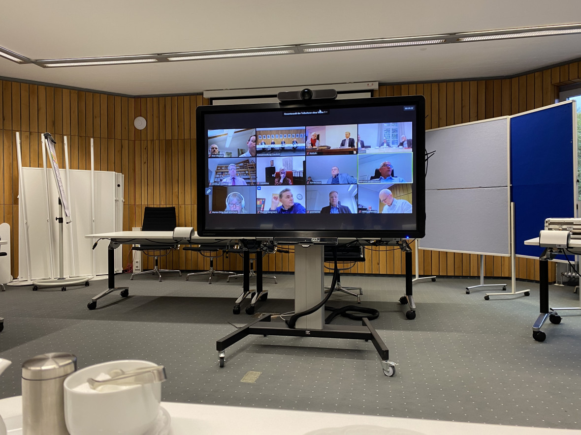 Bereits am Dienstag hatte sich Landrat Dr. Schulze Pellengahr mit dem Bürgermeisterinnen und Bürgermeistern im Rahmen einer Videokonferenz zum aktuellen Verlauf ausgetauscht.