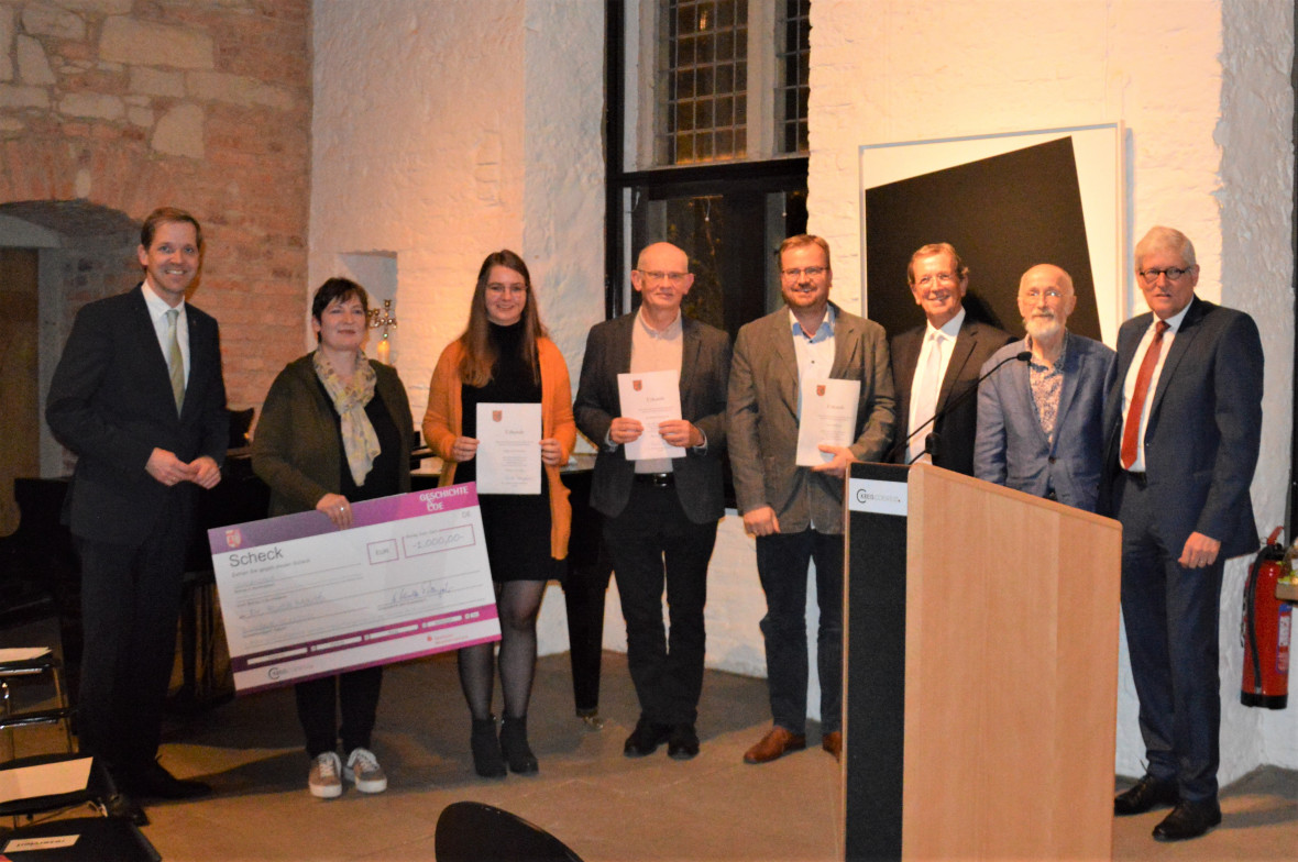 Foto (v.l.n.r.): Landrat Dr. Christian Schulze Pellengahr, Dr. Ruth Mari, Katharina Kockentiedt, Dr. Mathias Austermann, Andre Hegemann, Heinrich-Georg Krumme, Dr. Peter Ilisch und Prof. Dr. Bernd Walter.