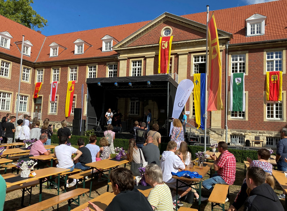 Blick auf die Bühne vor dem historischen Kreishaus am Schützenwall in Coesfeld
