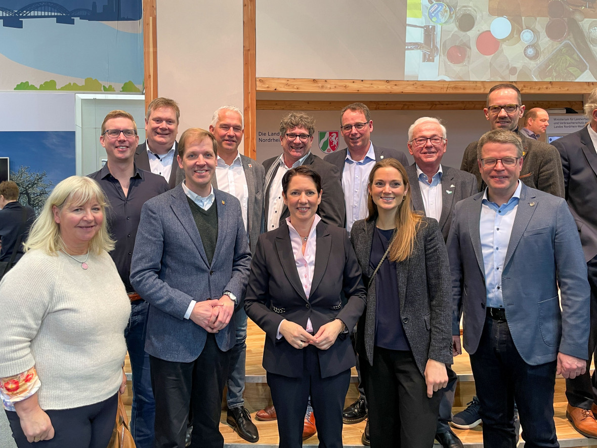 Die Delegation aus dem Kreis Coesfeld mit Landrat Dr. Christian Schulze Pellengahr und Landwirtschaftsministerin Silke Gorien. 