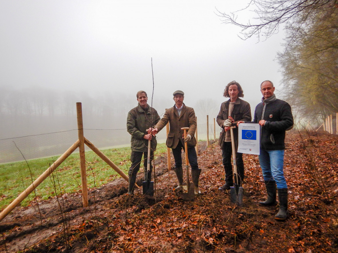 Landrat Dr. Christian Schulze Pellengahr, Philip und Gerold Langner (beide Firma Philaforst) mit UNB-Leiter Christoph Steinhoff.