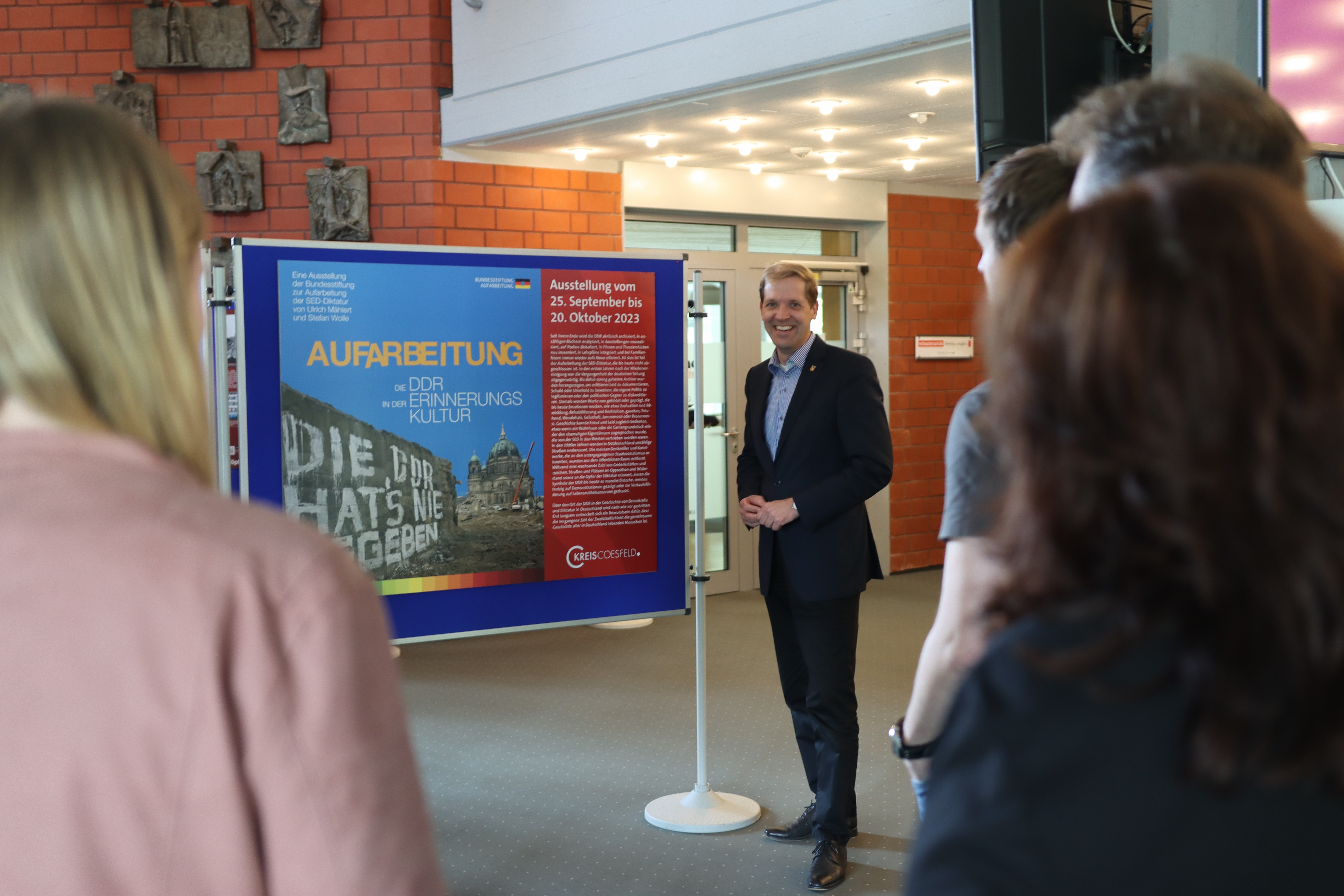 Landrat Dr. Christian Schulze Pellengahr erffnet Plakatausstellung im Kreishaus