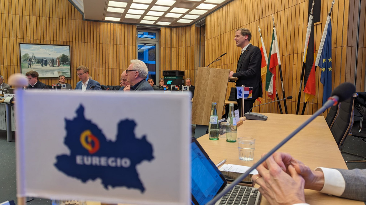 Landrat Dr. Christian Schulze Pellengahr begrte die Teilnehmer des Euregio-Rates im Groen Sitzungssaal in Coesfeld 