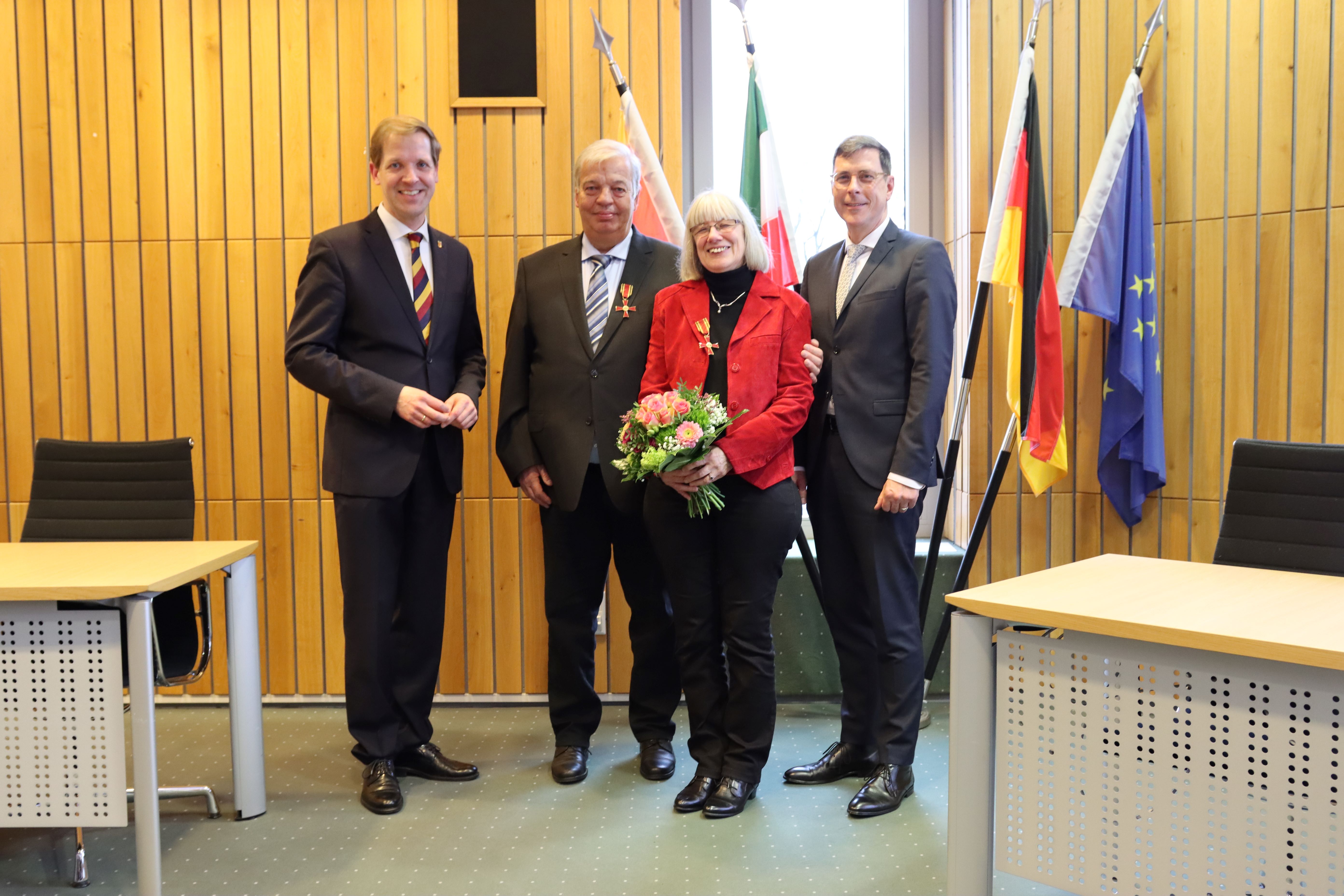 Landrat Dr. Christian Schulze Pellengahr mit Elmar und Ingrid Meier und Dr. Dietmar Thnnes, Brgermeister von Nottuln (v.l.n.r.) 