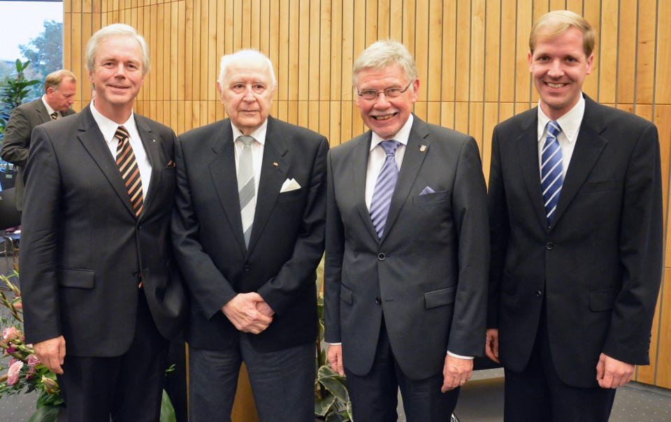 Dr. Christian Schulze Pellengahr (ganz rechts) mit seinen Amtsvorgängern Hans Pixa, Karl-Heinz Göller und Konrad Püning (v.l.n.r.)