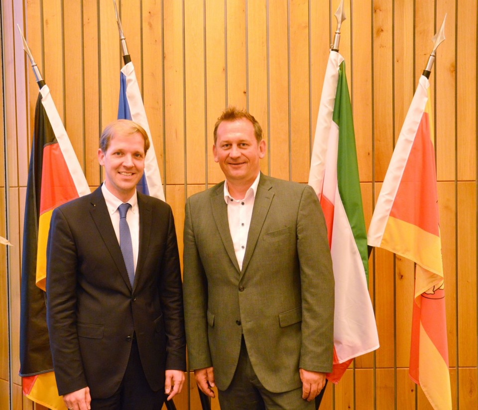 Im Gesprch: Landrat Dr. Schulze Pellengahr und Dietmar Panske MdL (rechts) 